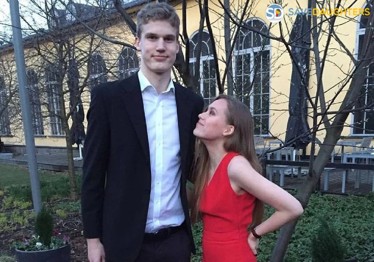 Lauri Markkanen Wife, Wiki, Age, Family, Net Worth, Son