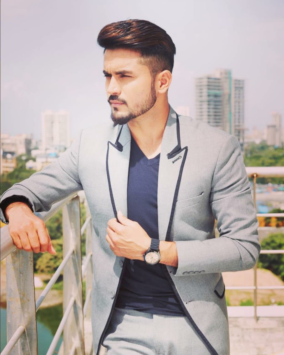 manish-pandey-wiki-biography-parents-wife-age-family-awards-and