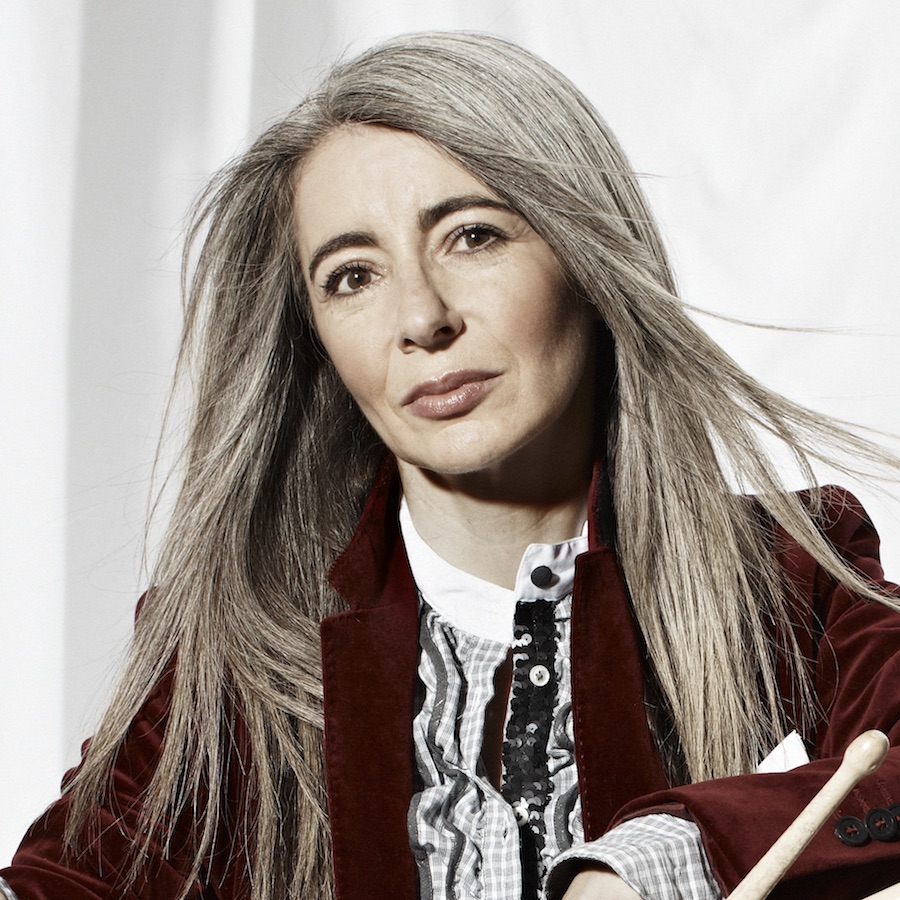write the biography of evelyn glennie