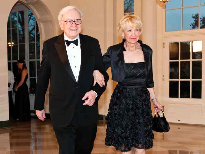 Warren Buffett Net Worth, Wife, Latest News, Parents