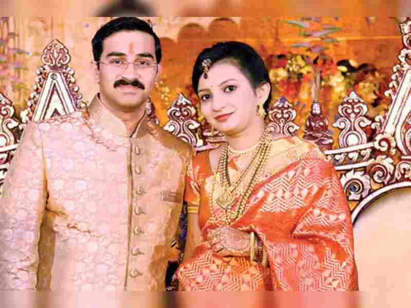 Nithin Gadkari Son Sarang With His Wife