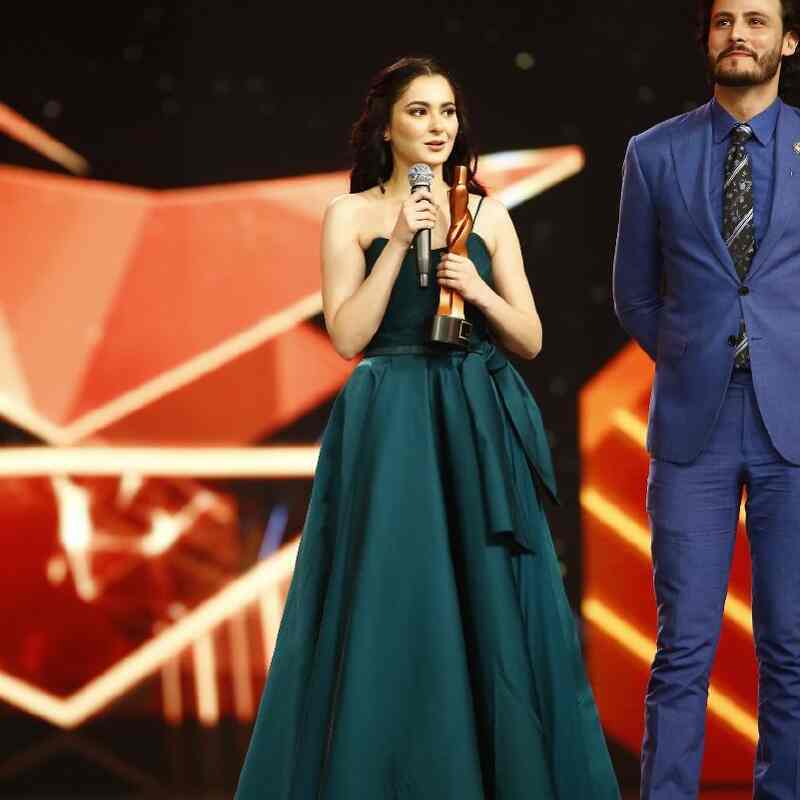 Hania Aamir Age, Height - Hania Aamir Awards And Nominations