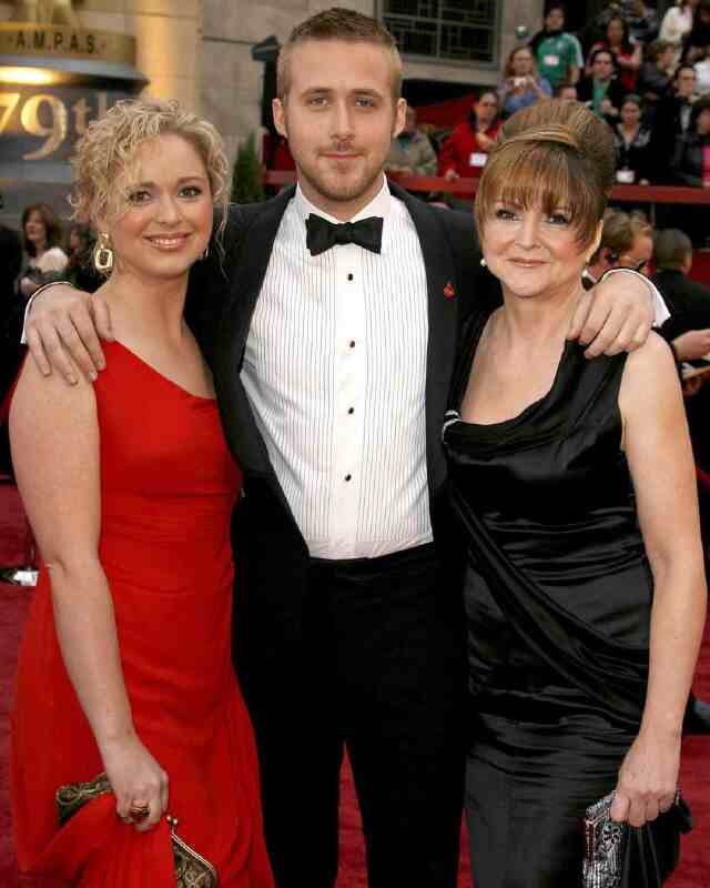 Ryan Gosling sister and her mother