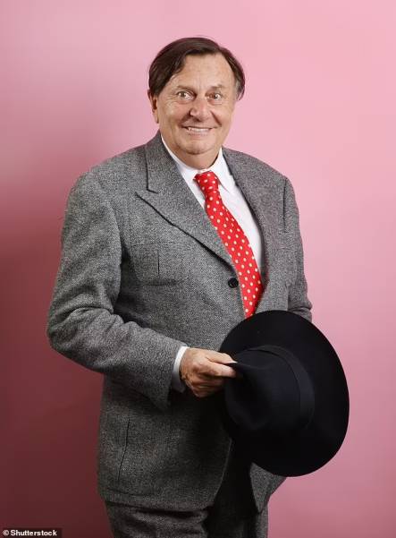 barry-humphries-height