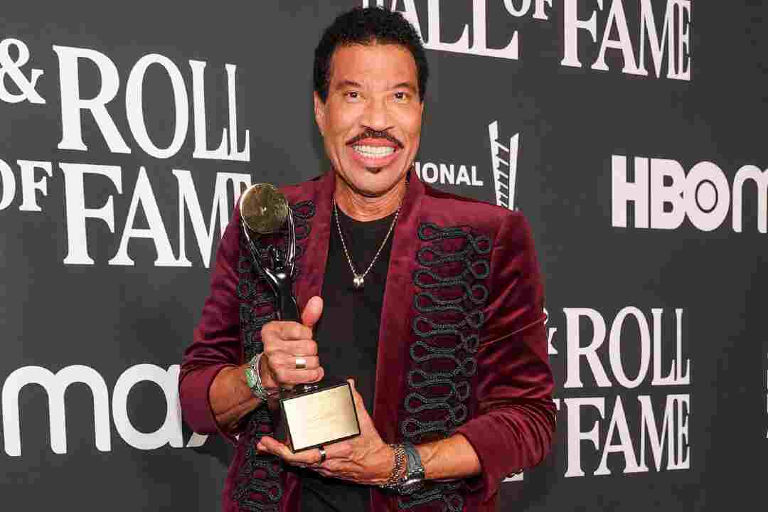 How tall is Lionel Richie?