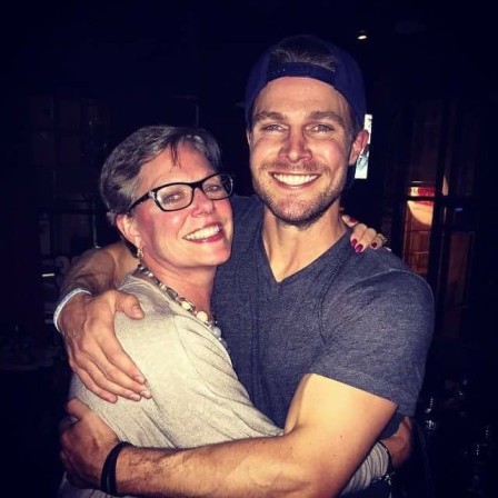 How Tall Is Stephen Amell? Wife, Net Worth, Parents, Age